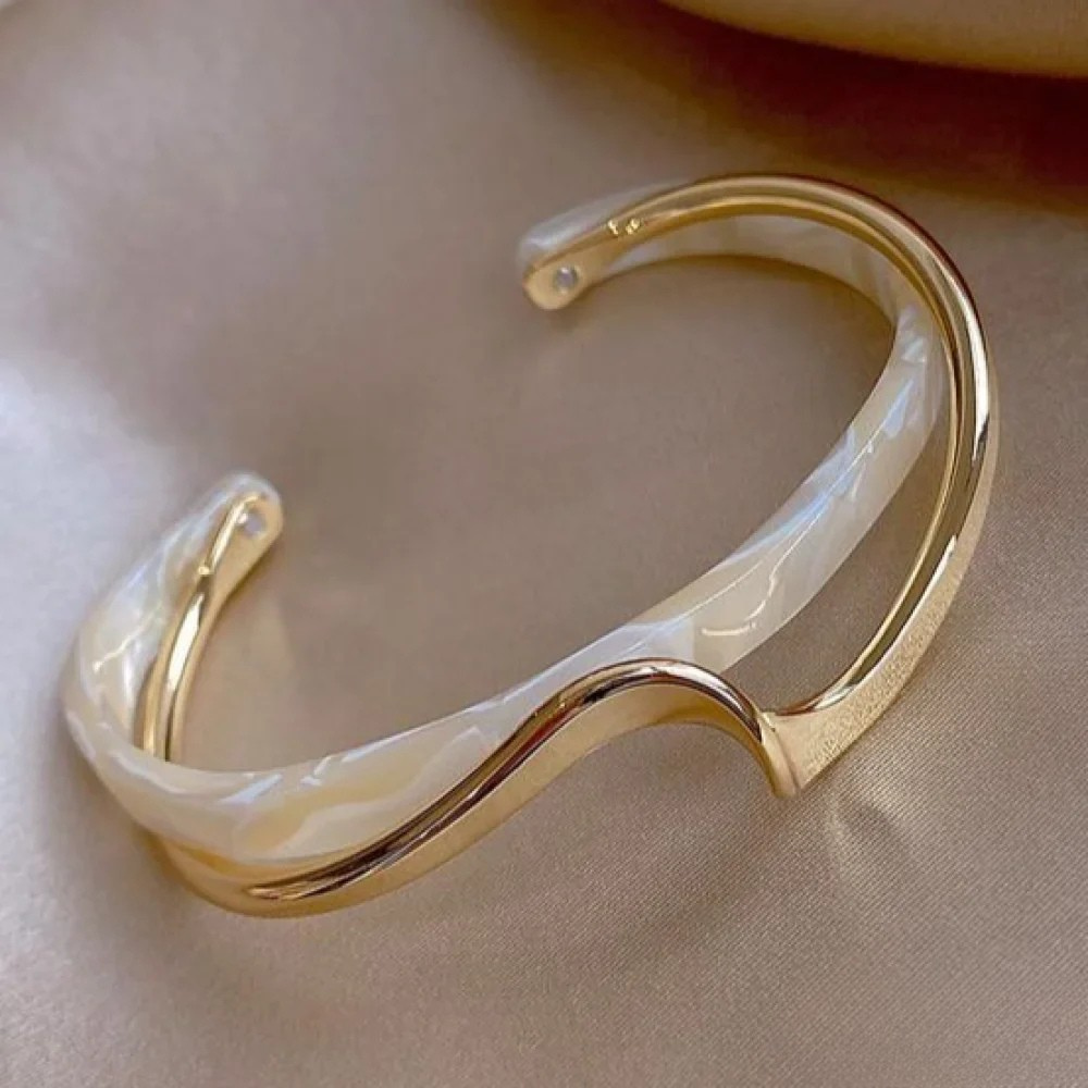 Elegant Golden Bracelet