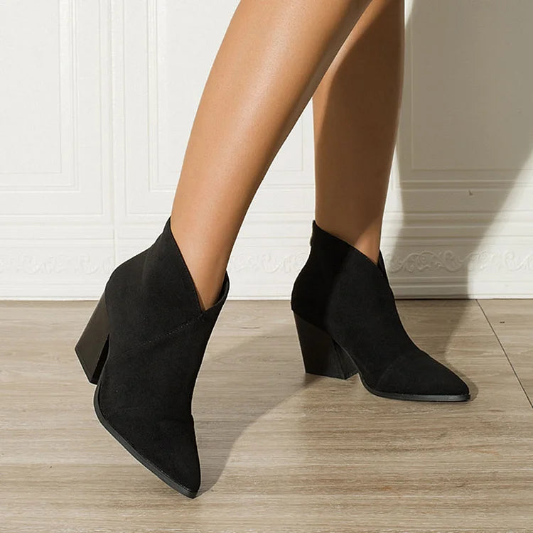 POINTED ANKLE BOOT